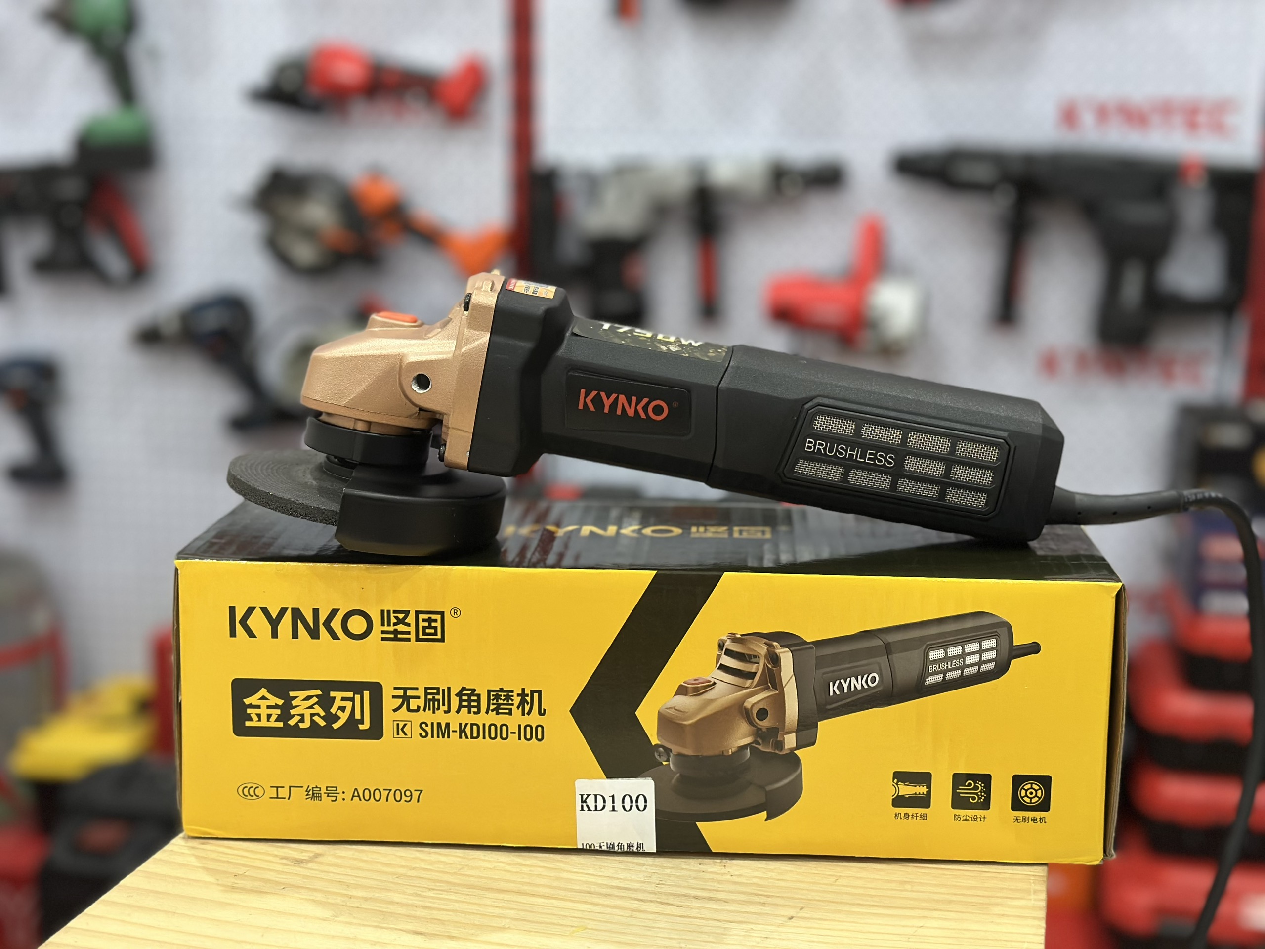Máy mài không chổi than KYNKO KD100 (S1M-KD100-100)