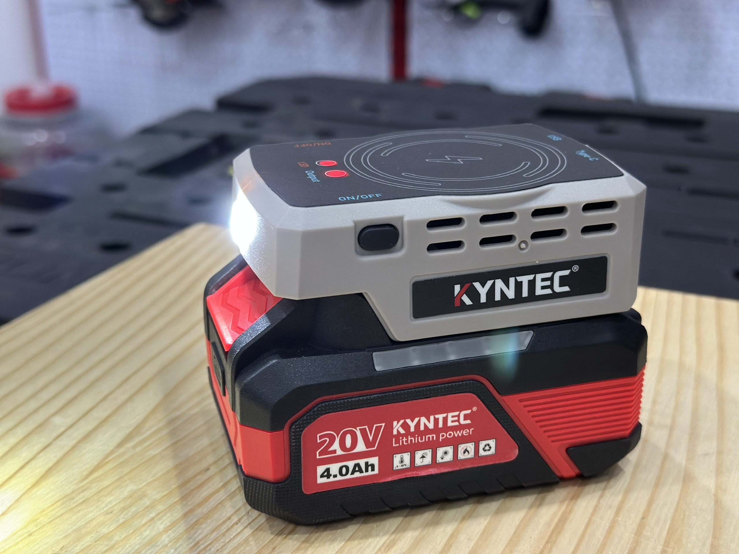 DOCK SẠC KHÔNG DÂY KYNTEC
