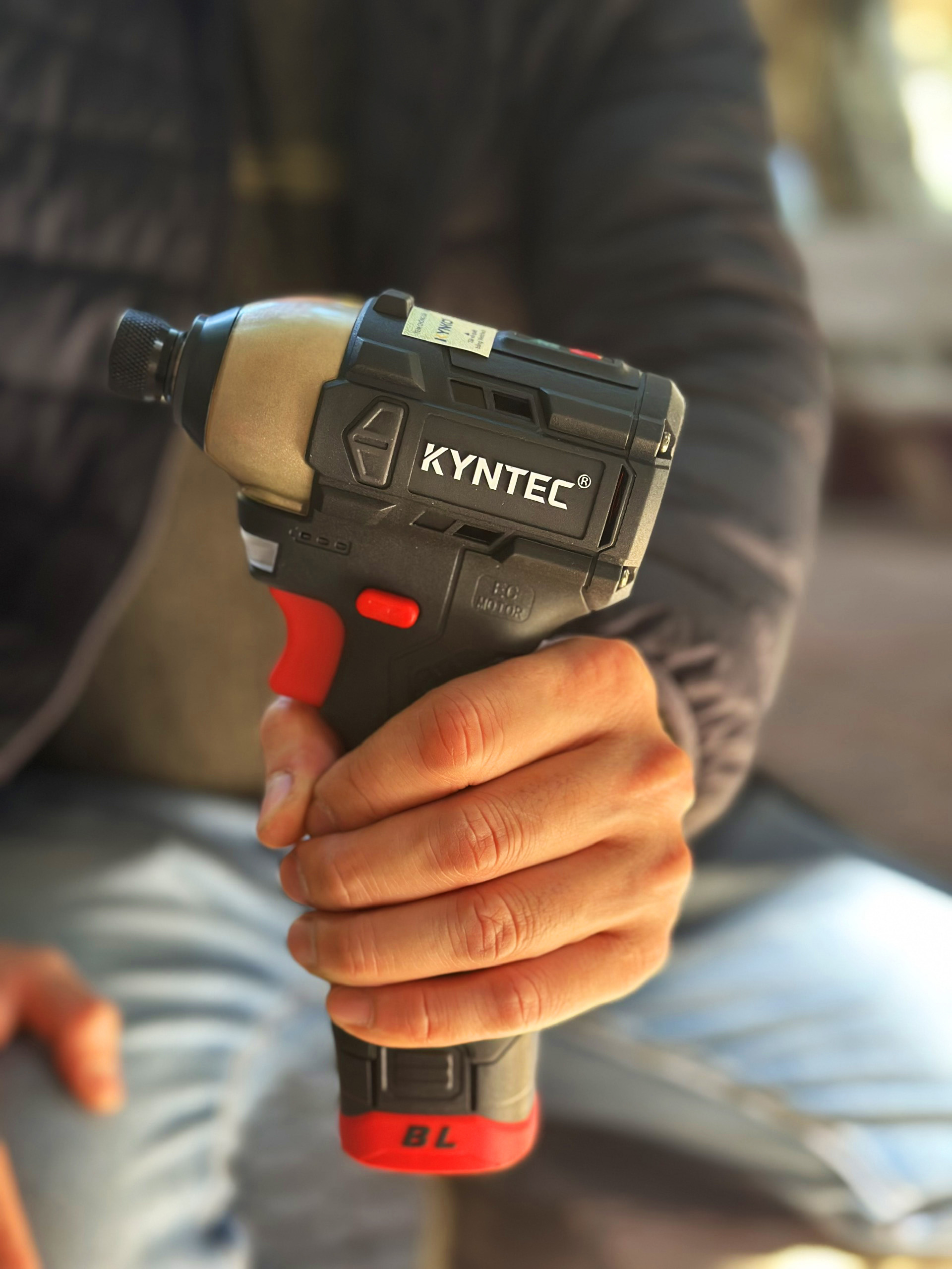 BỘ CHUYÊN BẮT VÍT PIN 16V KYNTEC KT63 - 180