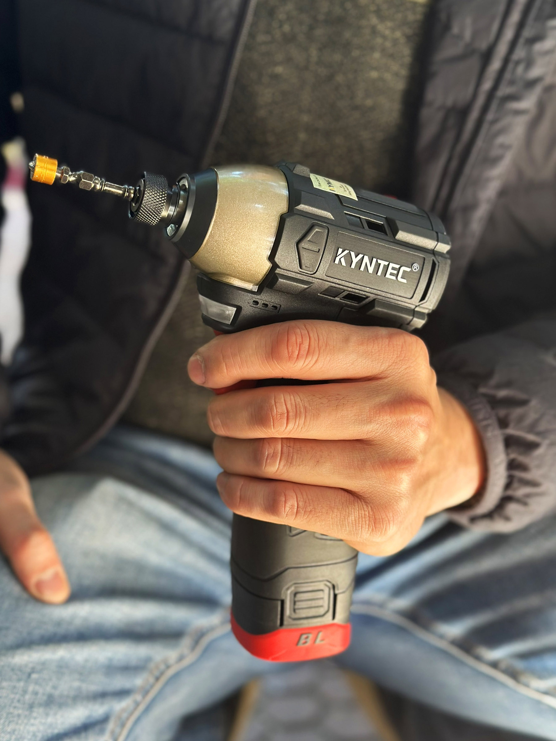 BỘ CHUYÊN BẮT VÍT PIN 16V KYNTEC KT63 - 180