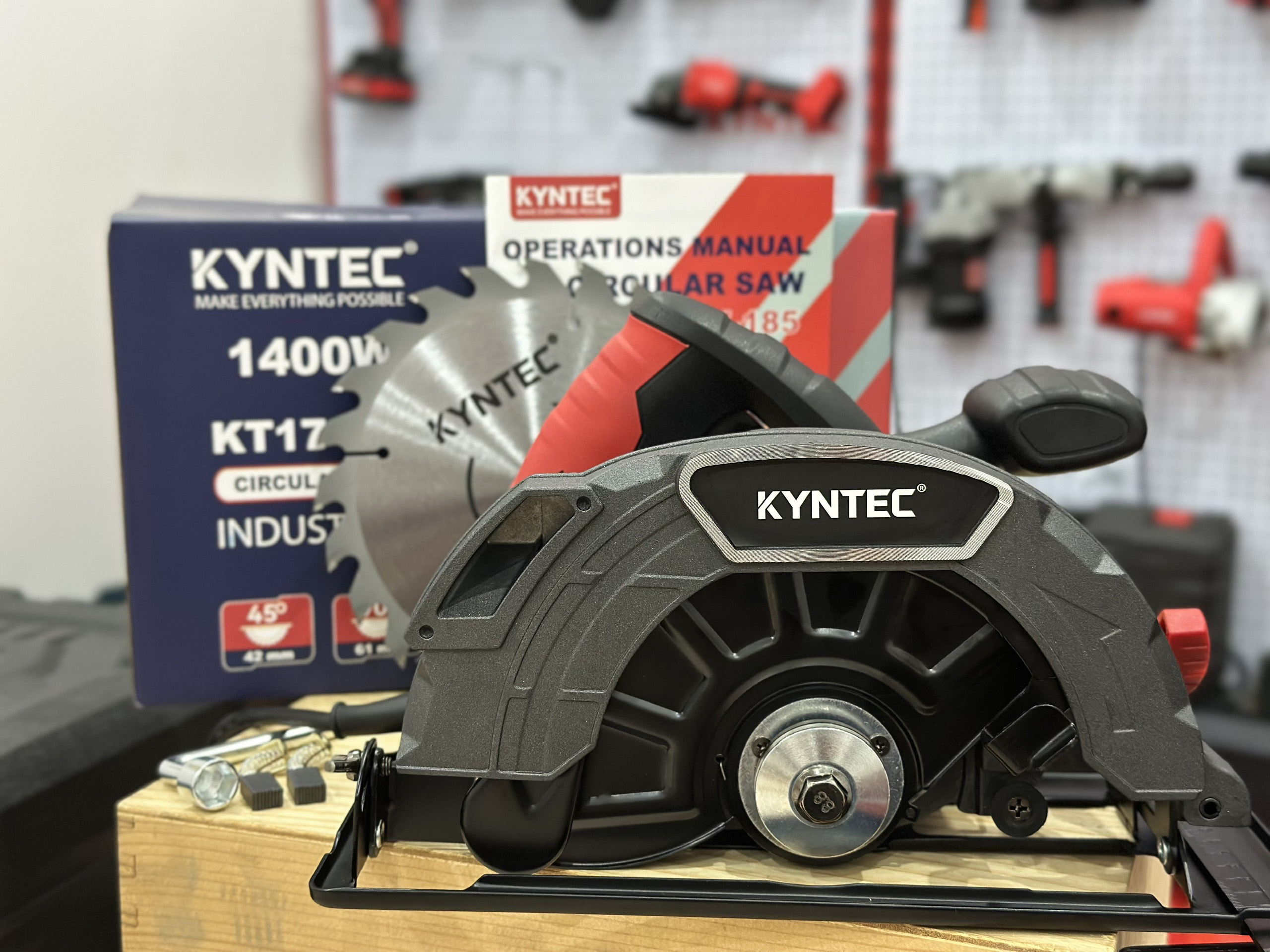 MÁY CƯA ĐĨA CƯA GỖ CẦM TAY KYNTEC KT17 - 185