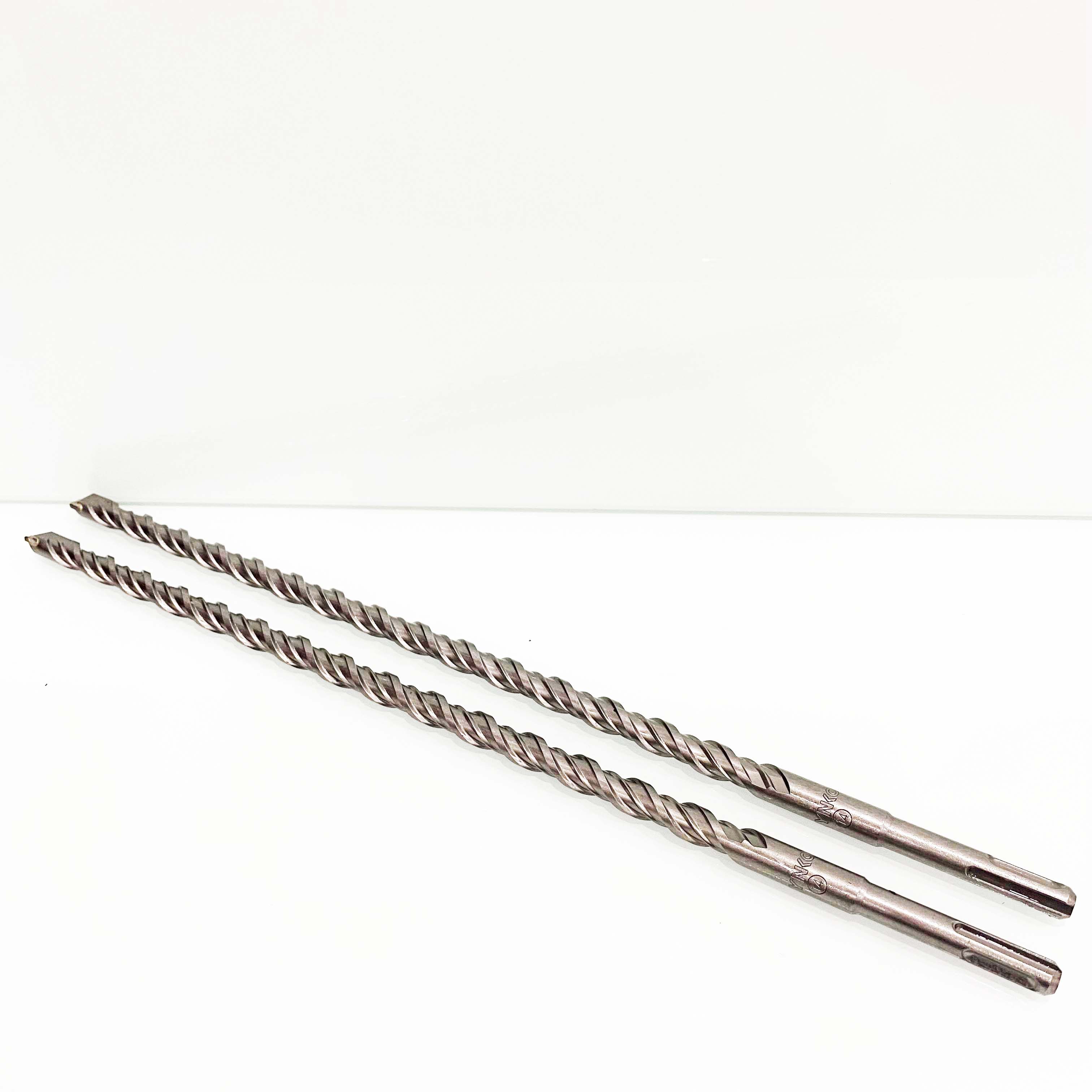 PHI Ø14 DÀI 410MM MŨI KHOAN BÊ TÔNG SDS XUYÊN TƯỜNG ĐẦU DẸT KYNKO MKBTXT-14410
