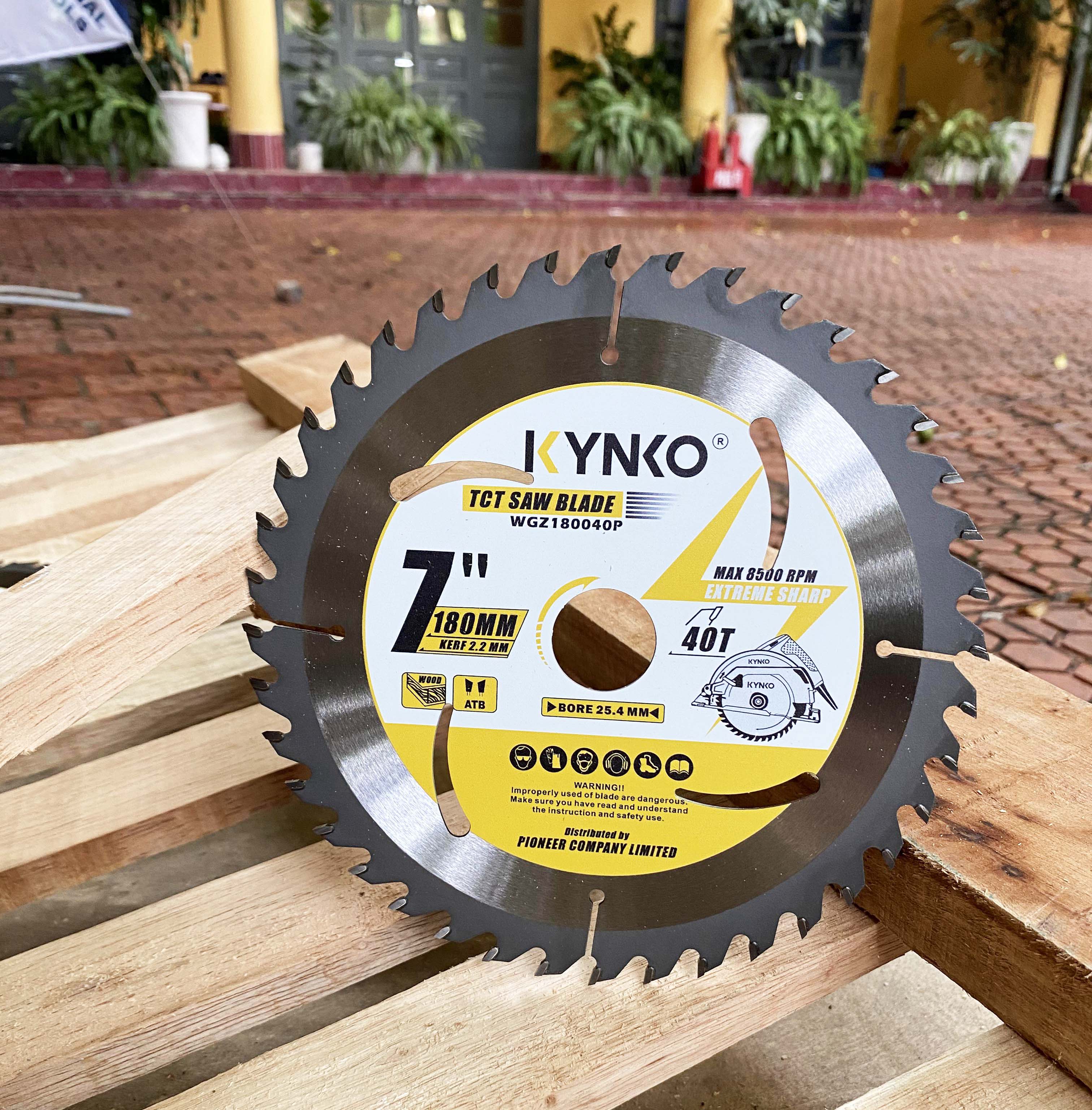 LƯỠI CƯA GỖ TCT 40 RĂNG Ø 180mm KYNKO WGZ180040P20