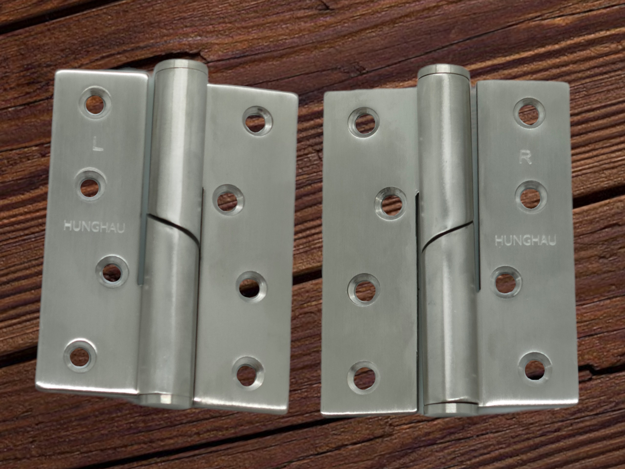 Cách sửa cửa sắt bị xệ - Gia cố bản lề