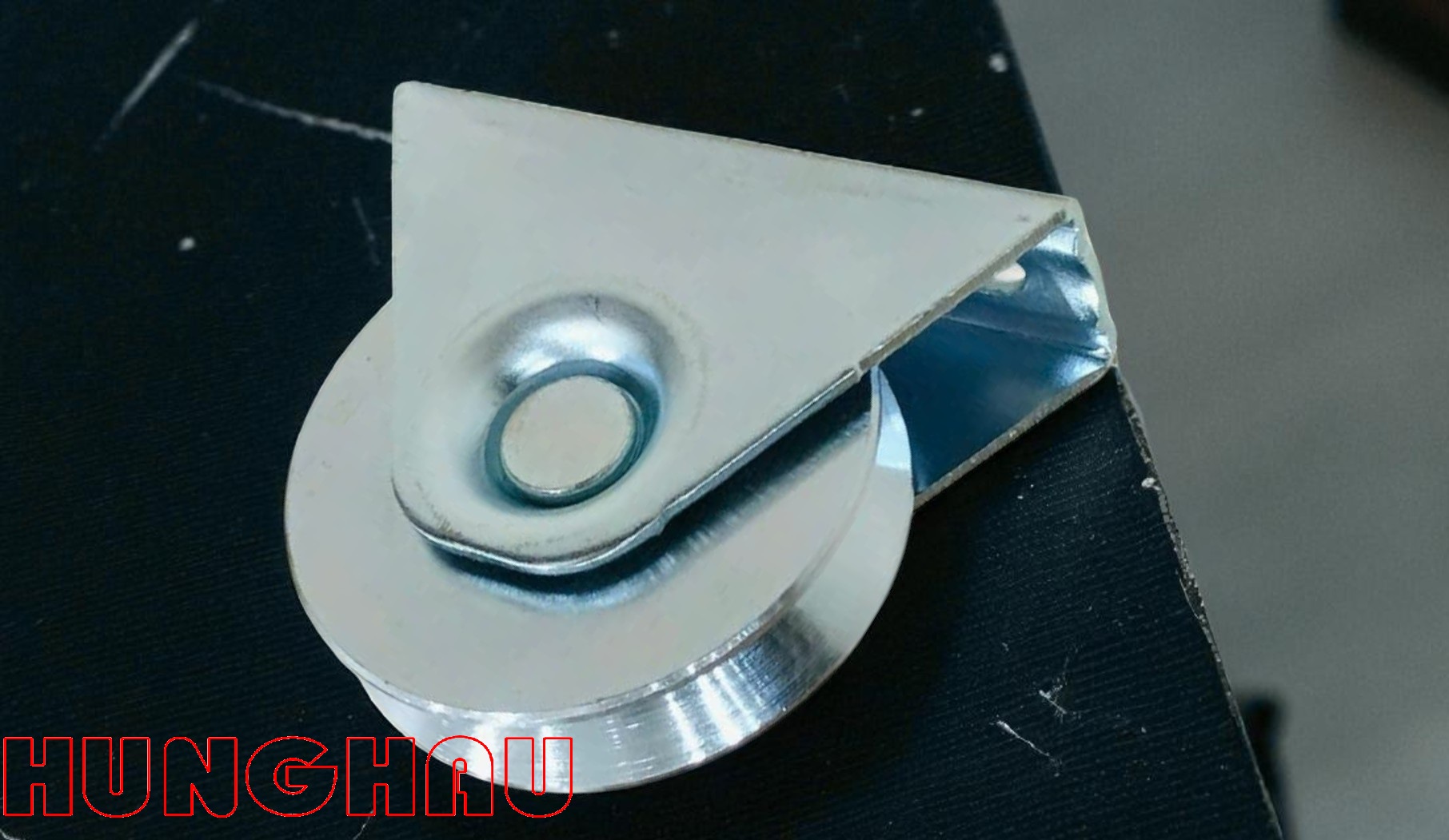 Bánh xe cửa cổng lùa ray V 80mm