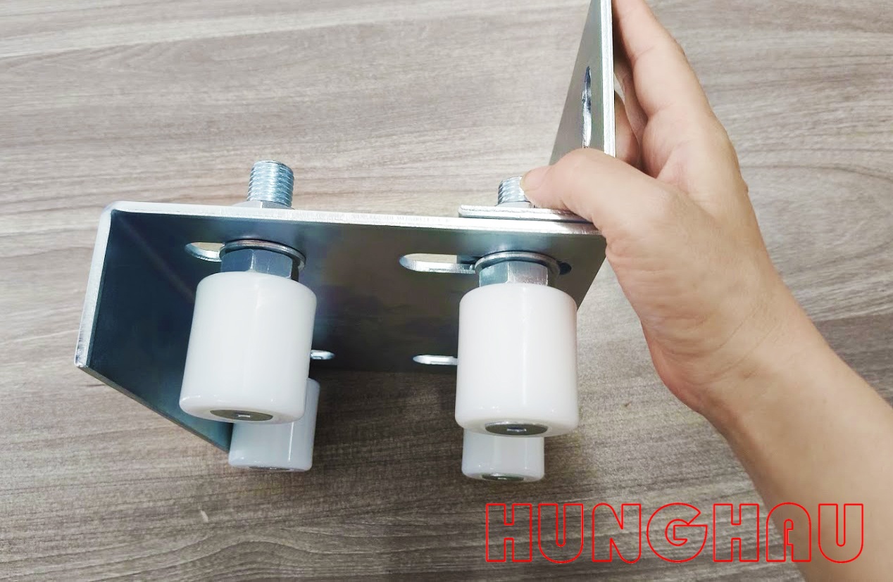 Bộ dẫn hướng cổng lùa 4 lăn D40-L200