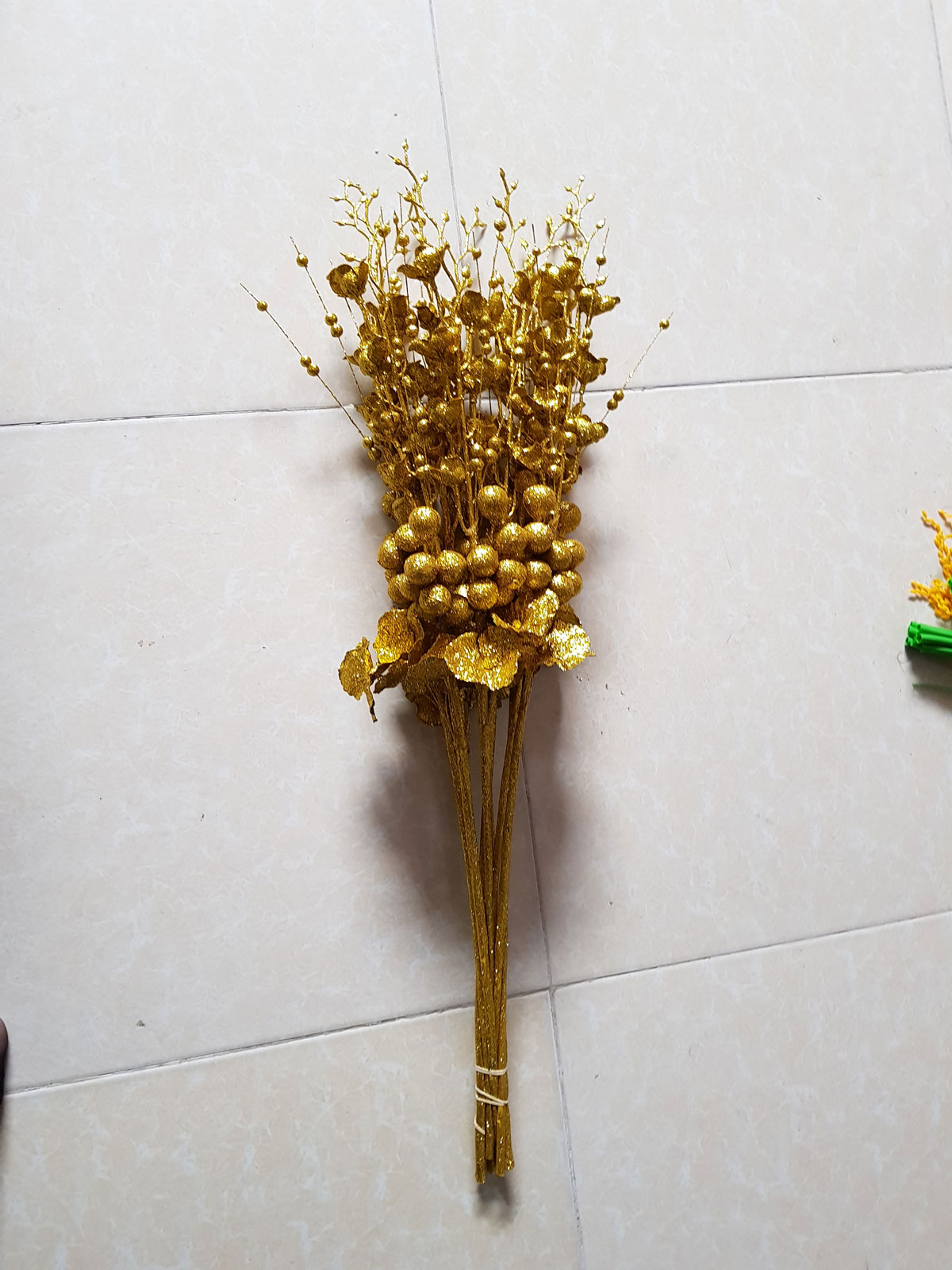 Cành hoa lụa vàng