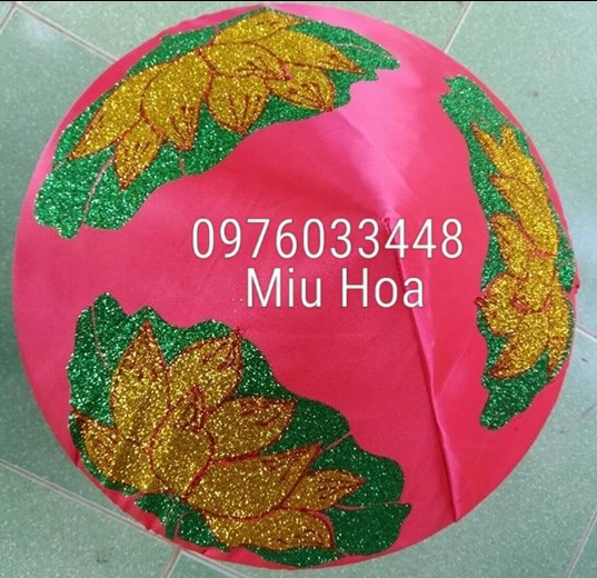 Bọc nón sen nền hồng