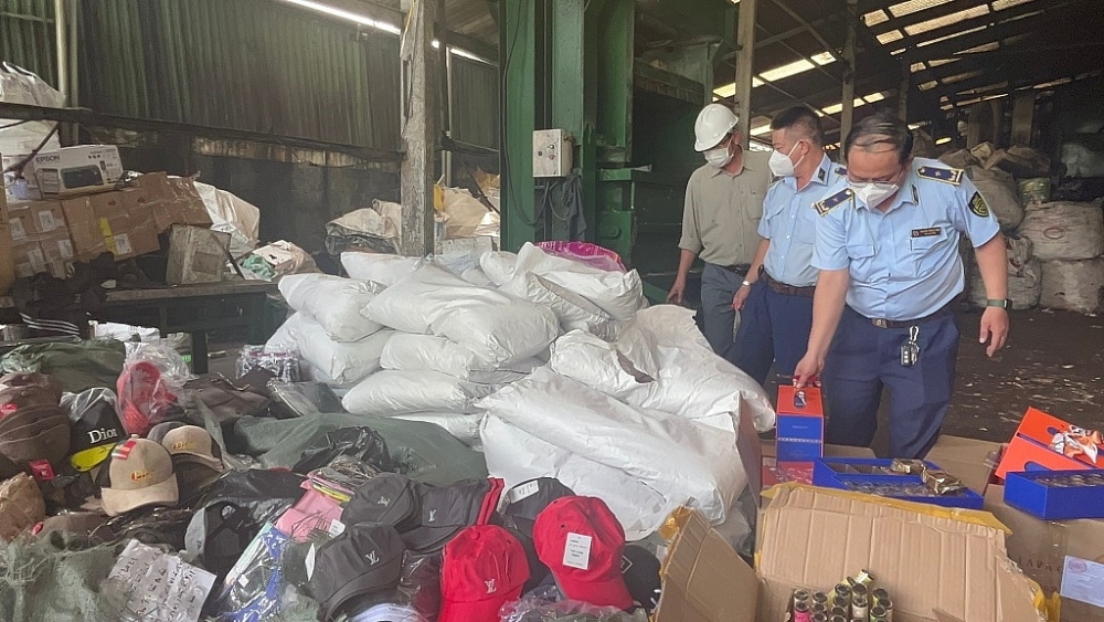 DISCOVERIES OF IMPORTING BANNED GOODS BY HO CHI MINH CITY CUSTOMS