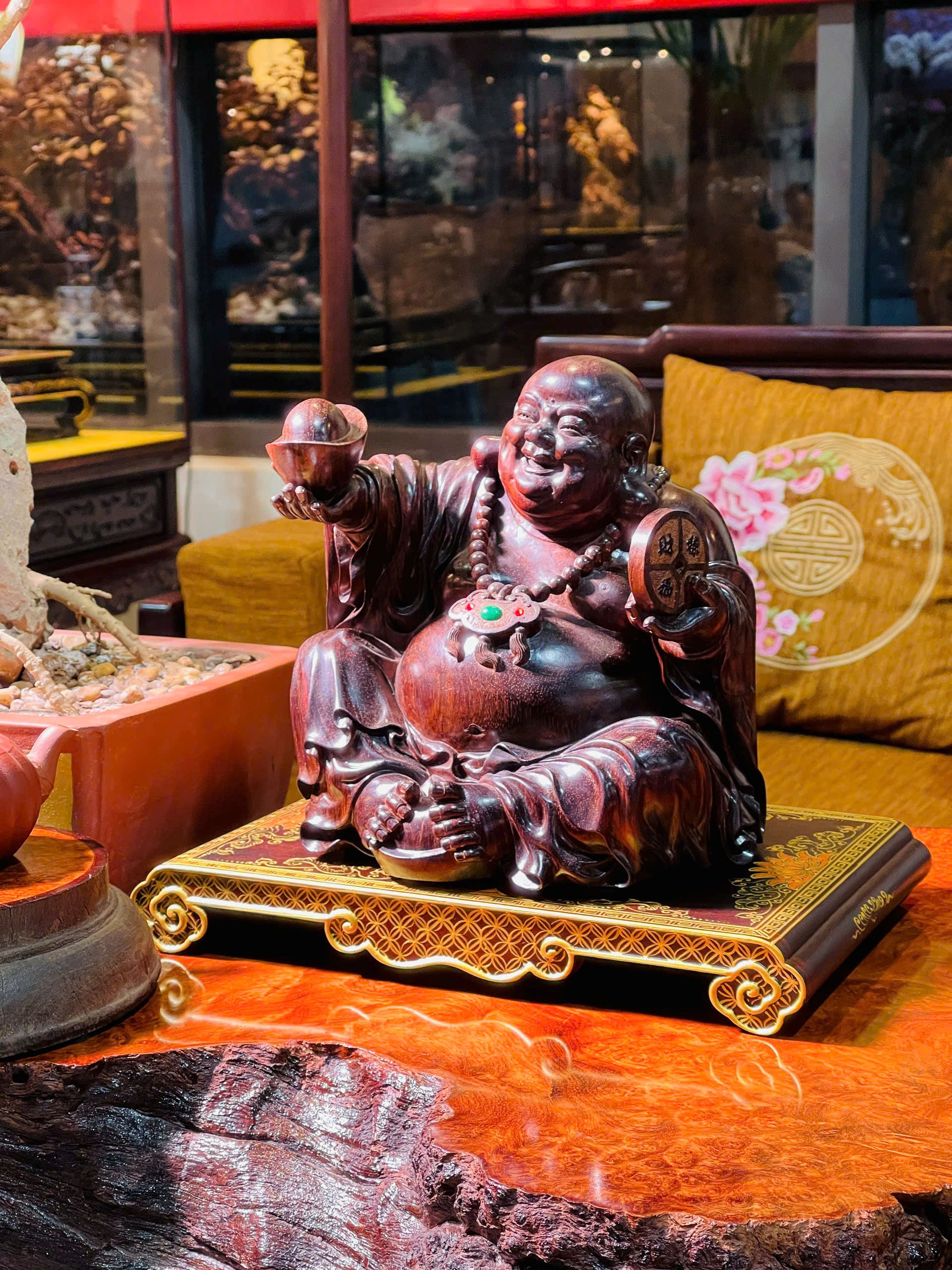 TƯỢNG DI LẶC GỖ SƯA