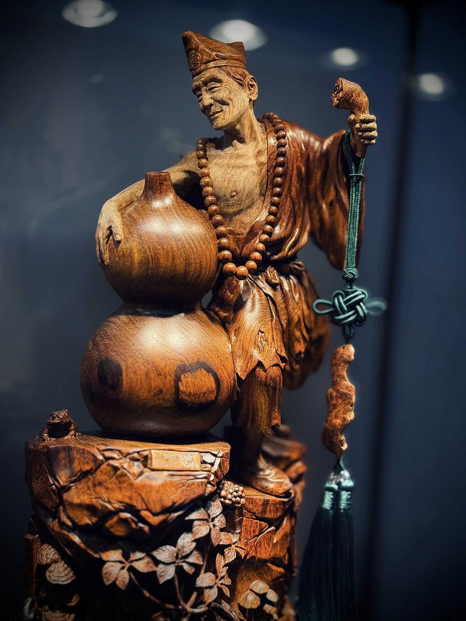 TƯỢNG TẾ CÔNG GỖ SƯA