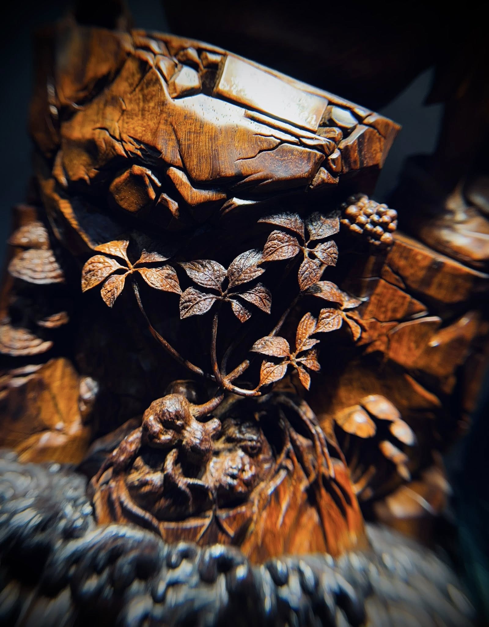 TƯỢNG TẾ CÔNG GỖ SƯA