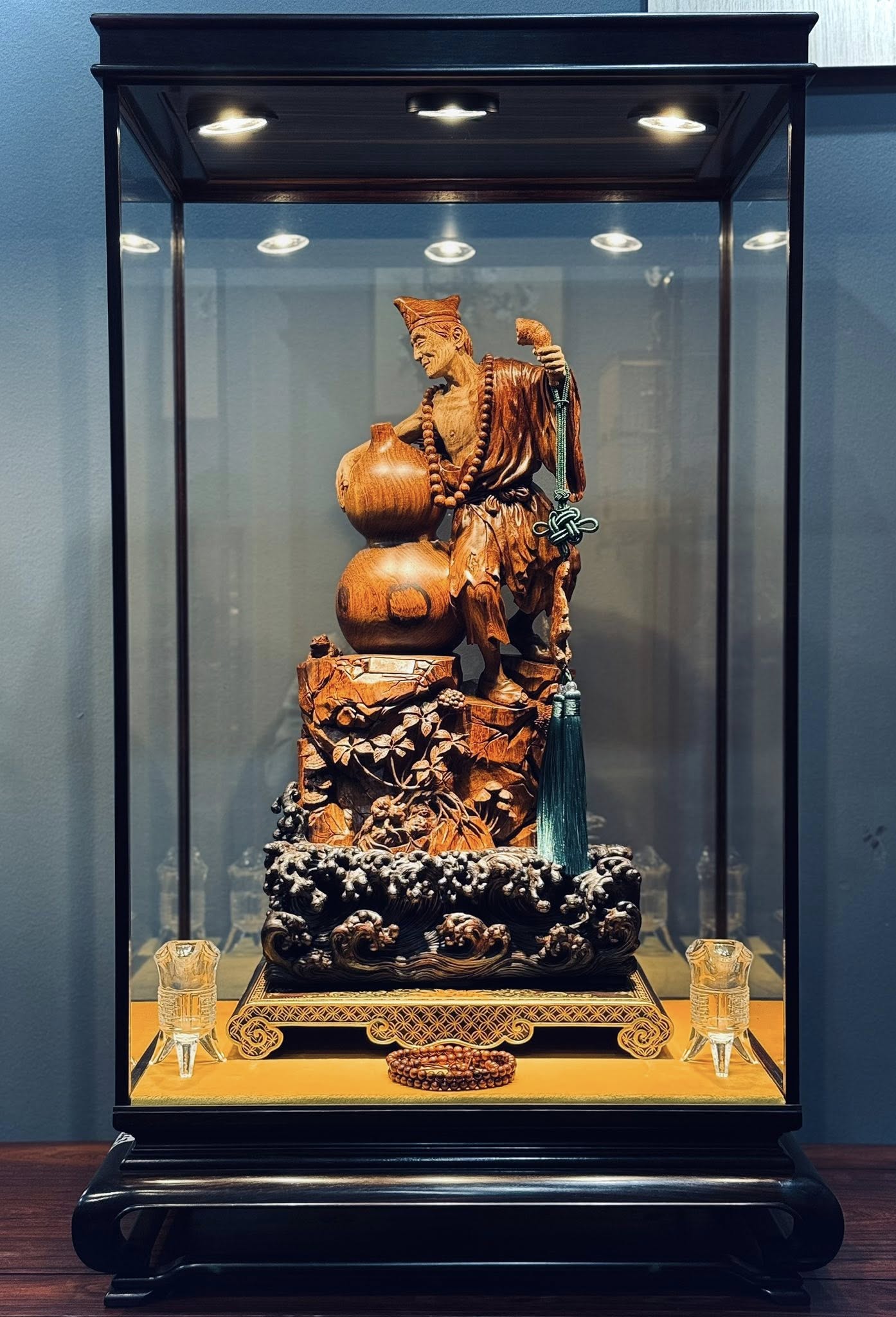 TƯỢNG TẾ CÔNG GỖ SƯA