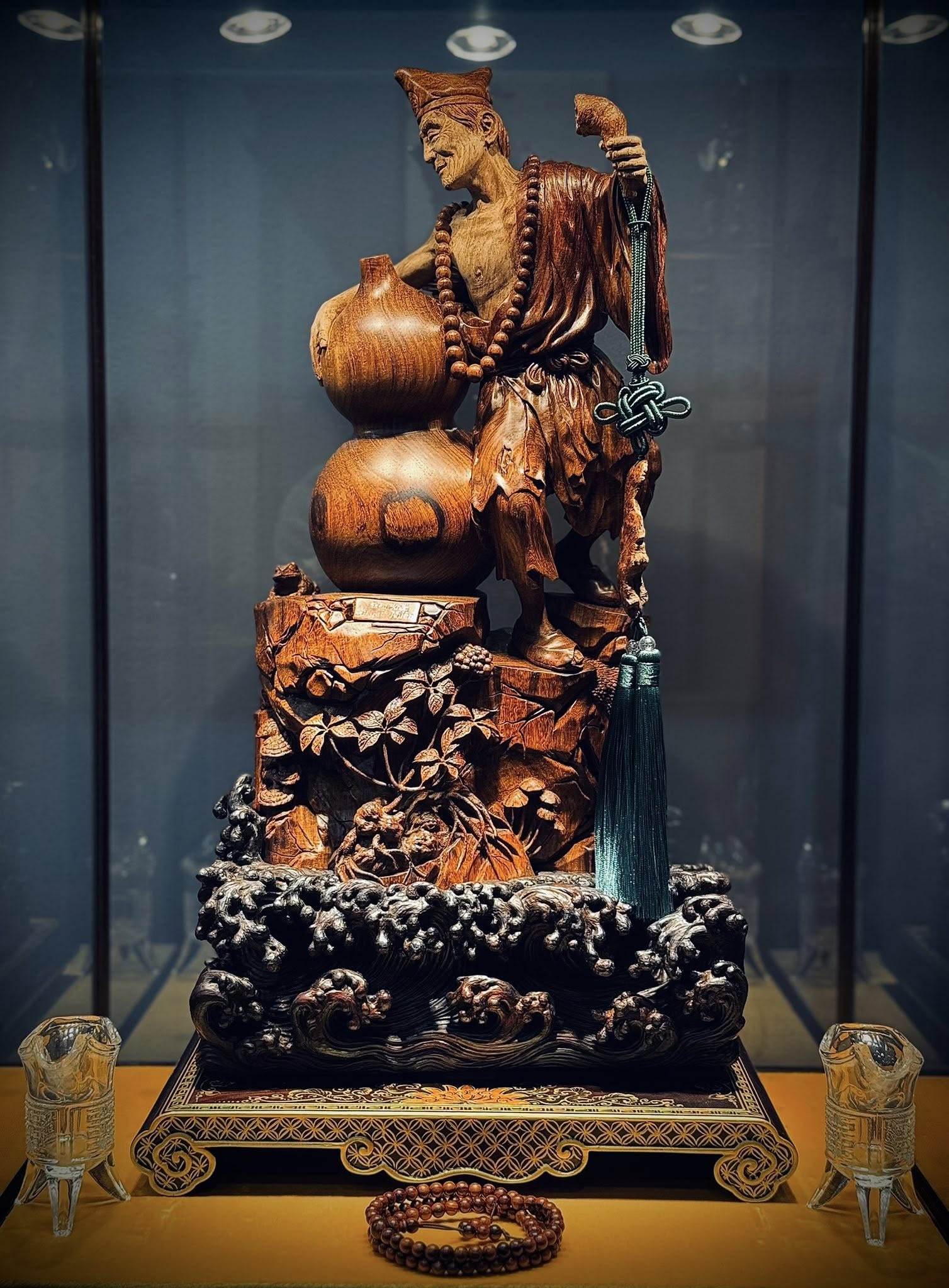 TƯỢNG TẾ CÔNG GỖ SƯA