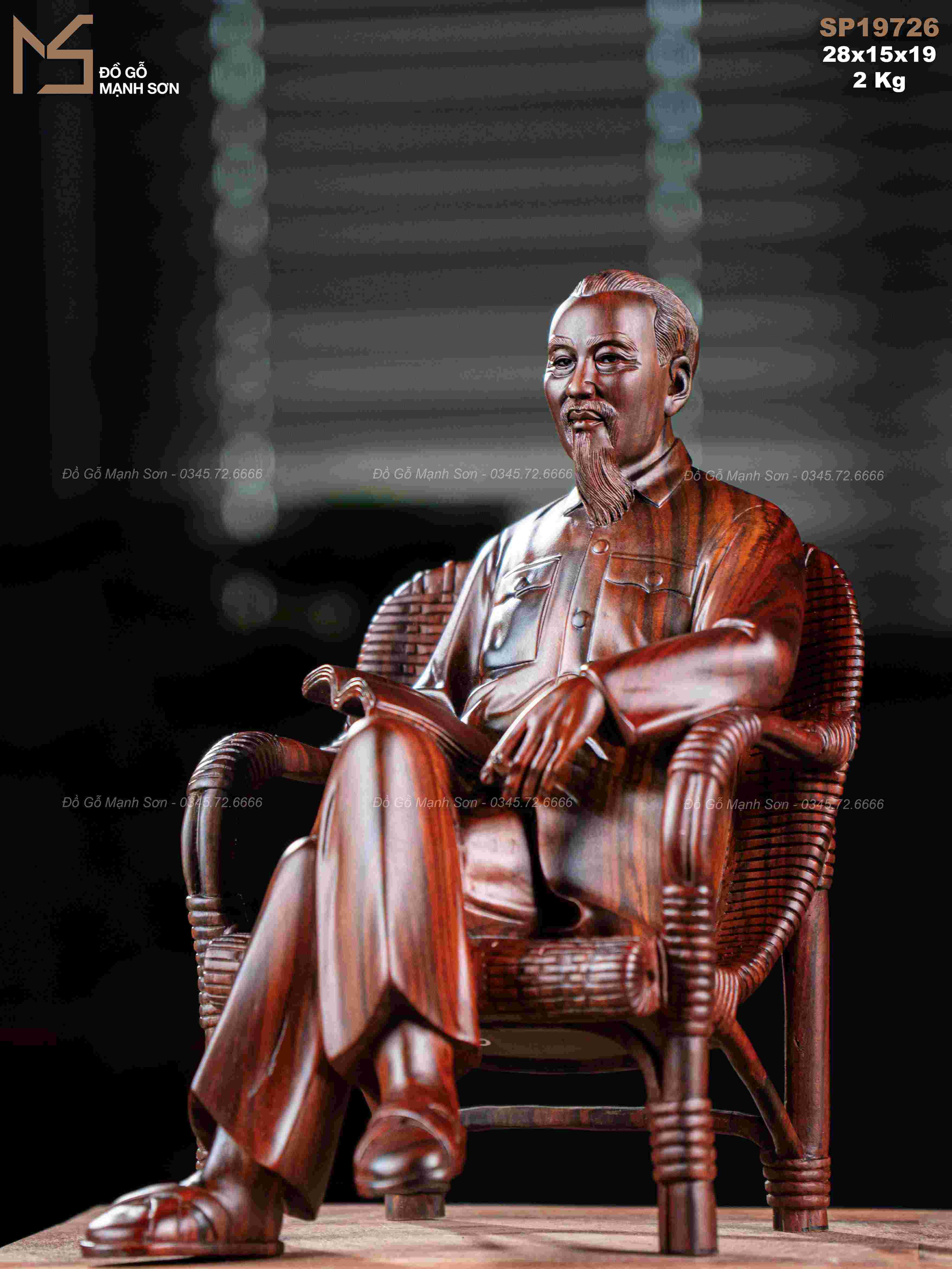 Tượng Bác Hồ gỗ trắc mã 19726