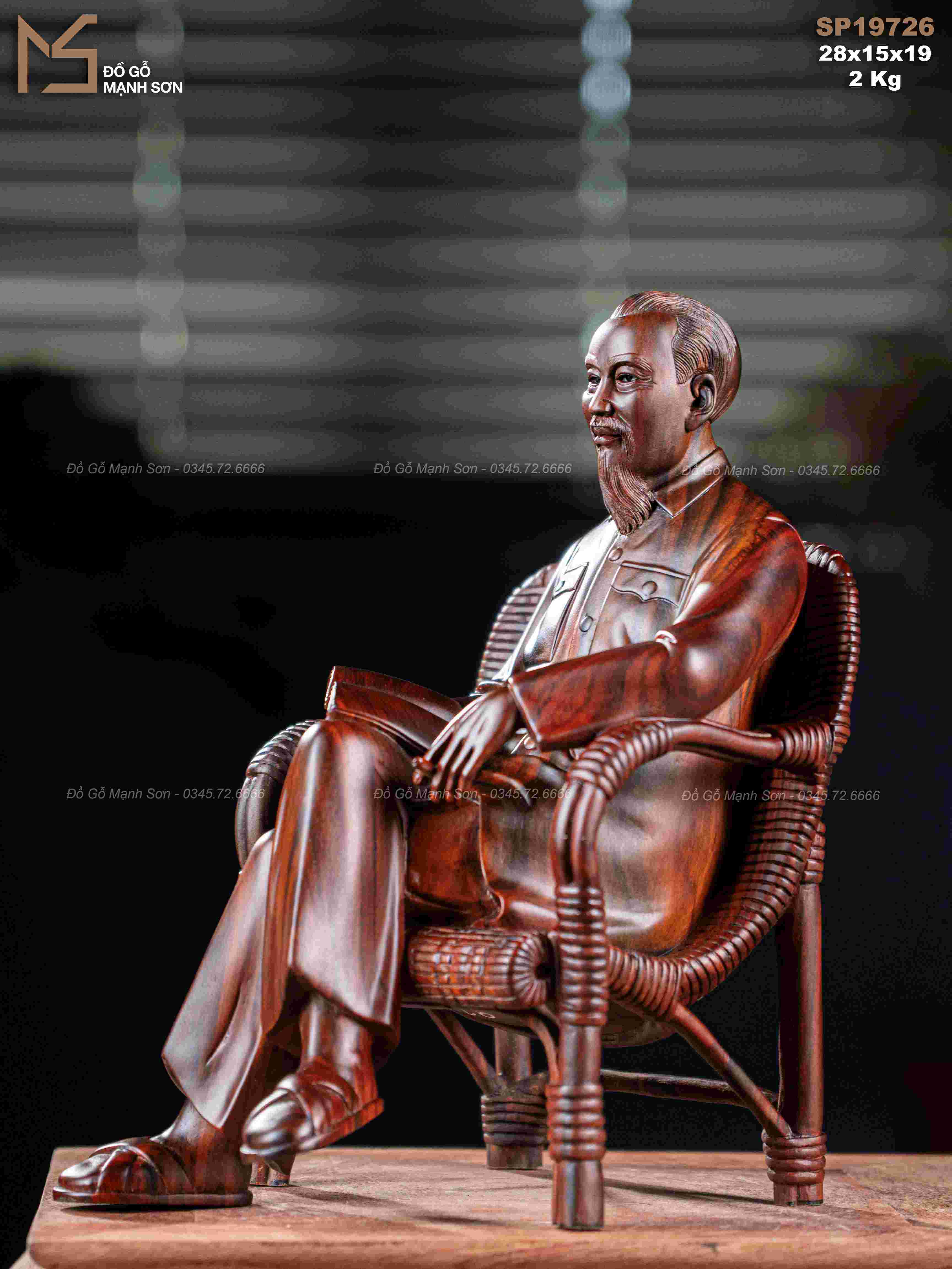 Tượng Bác Hồ gỗ trắc mã 19726