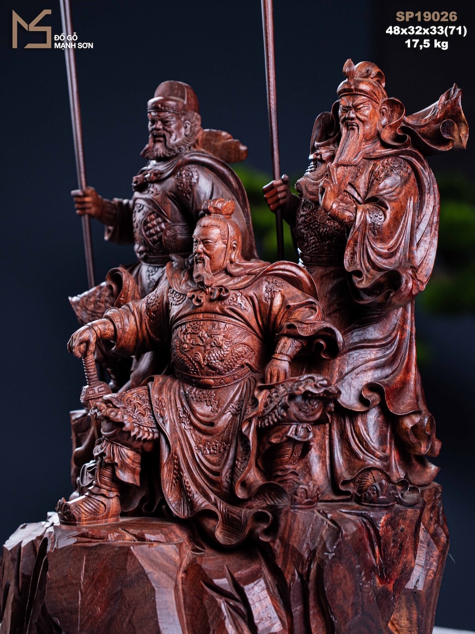 TƯỢNG TAM VỊ ANH HÙNG - GỖ TỬ ĐÀN