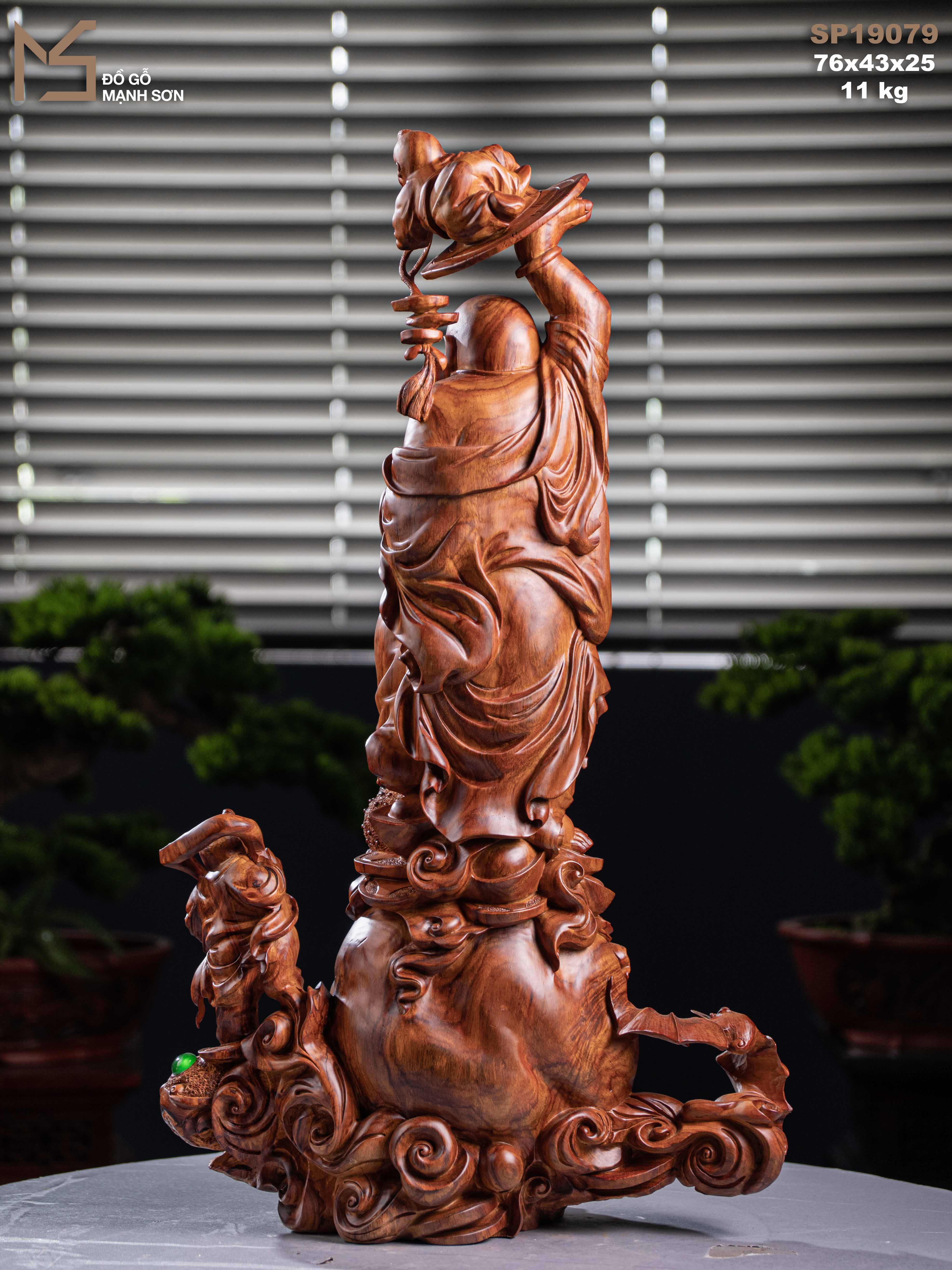 TƯỢNG GỖ DI LẶC ĐỨNG TAM PHÚC - GỖ SƯA