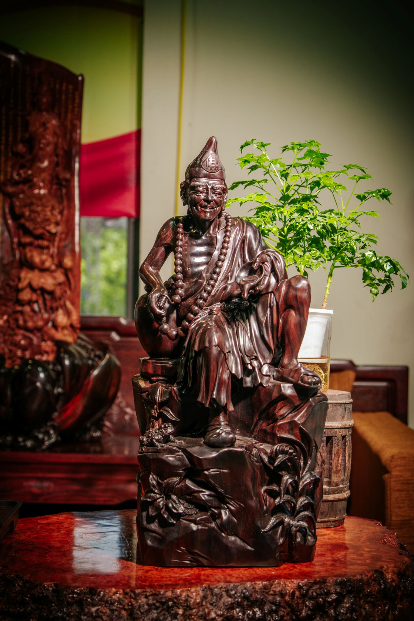 TƯỢNG TẾ CÔNG - GỖ TỬ ĐÀN