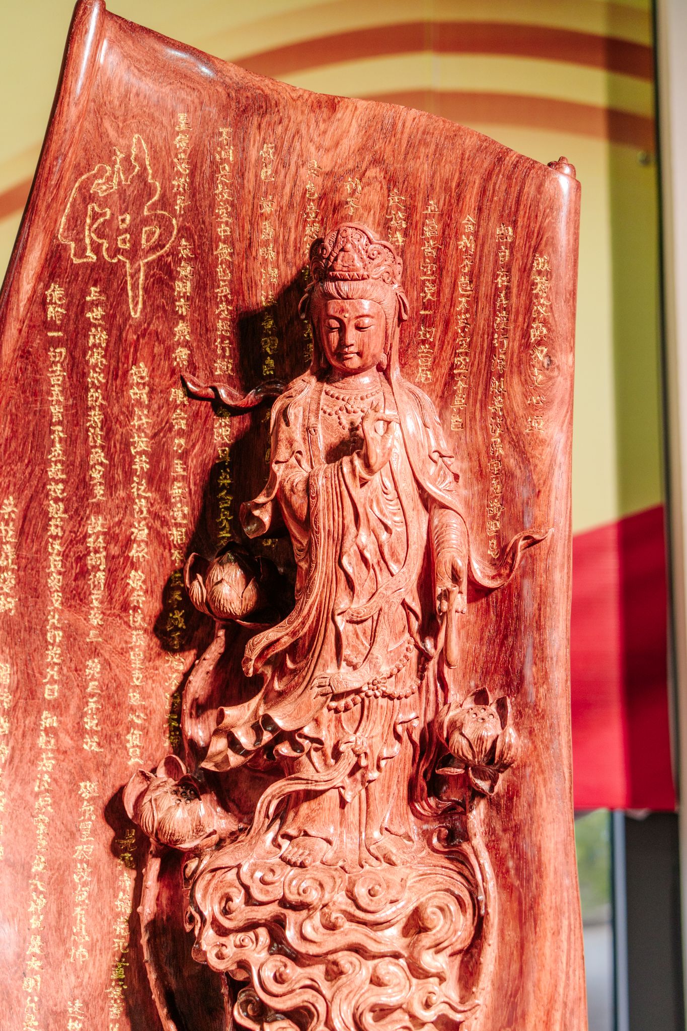 TƯỢNG PHẬT GỖ SƯA