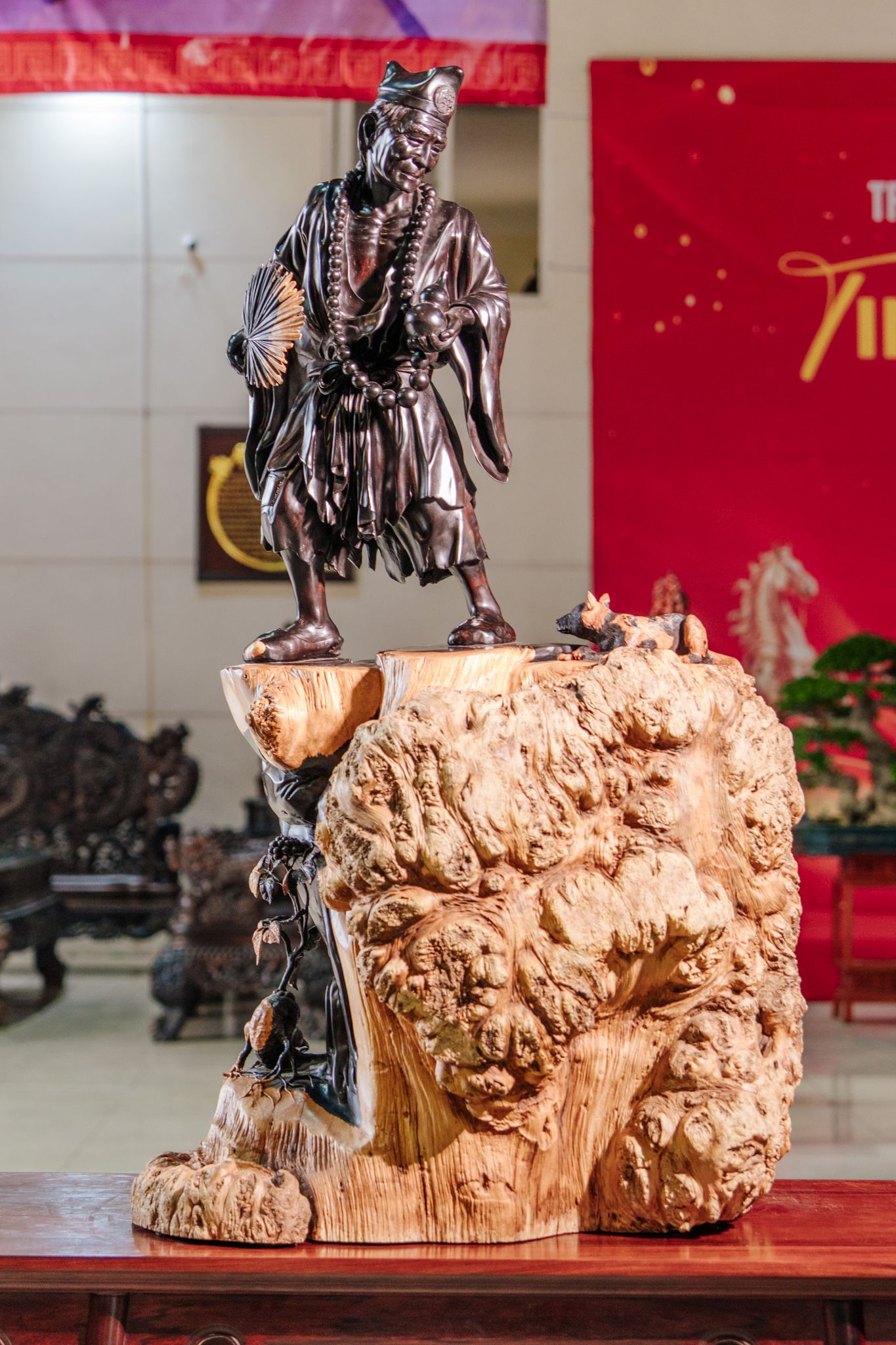 TƯỢNG TẾ CÔNG GỖ NU MUN