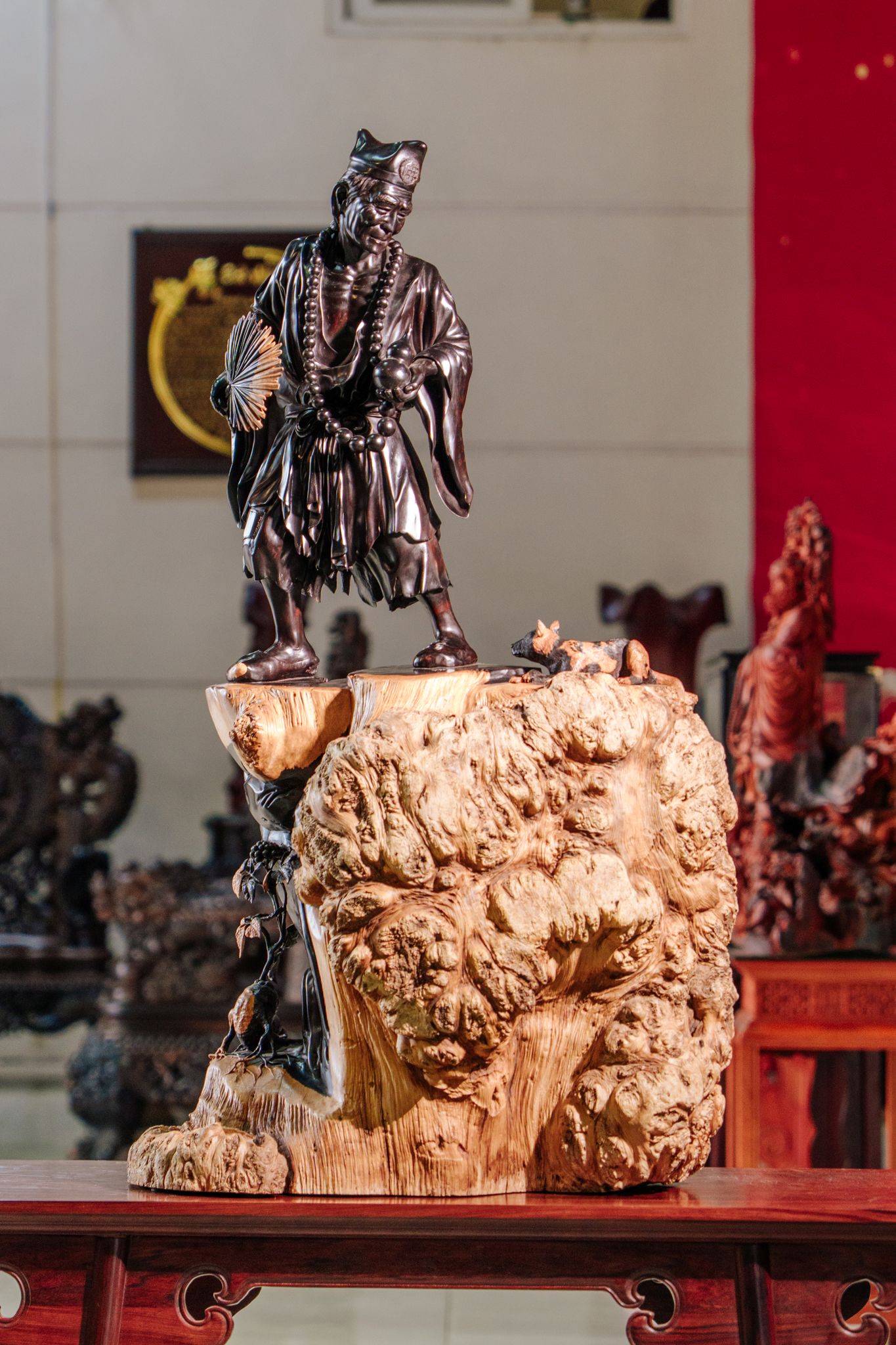 TƯỢNG TẾ CÔNG GỖ NU MUN