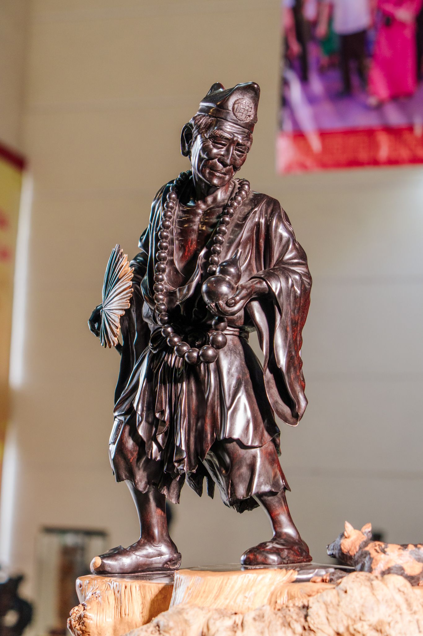 TƯỢNG TẾ CÔNG GỖ NU MUN