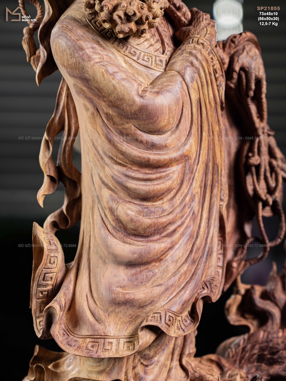 ĐẠT MA SƯ TỔ - GỖ SƯA ĐỎ