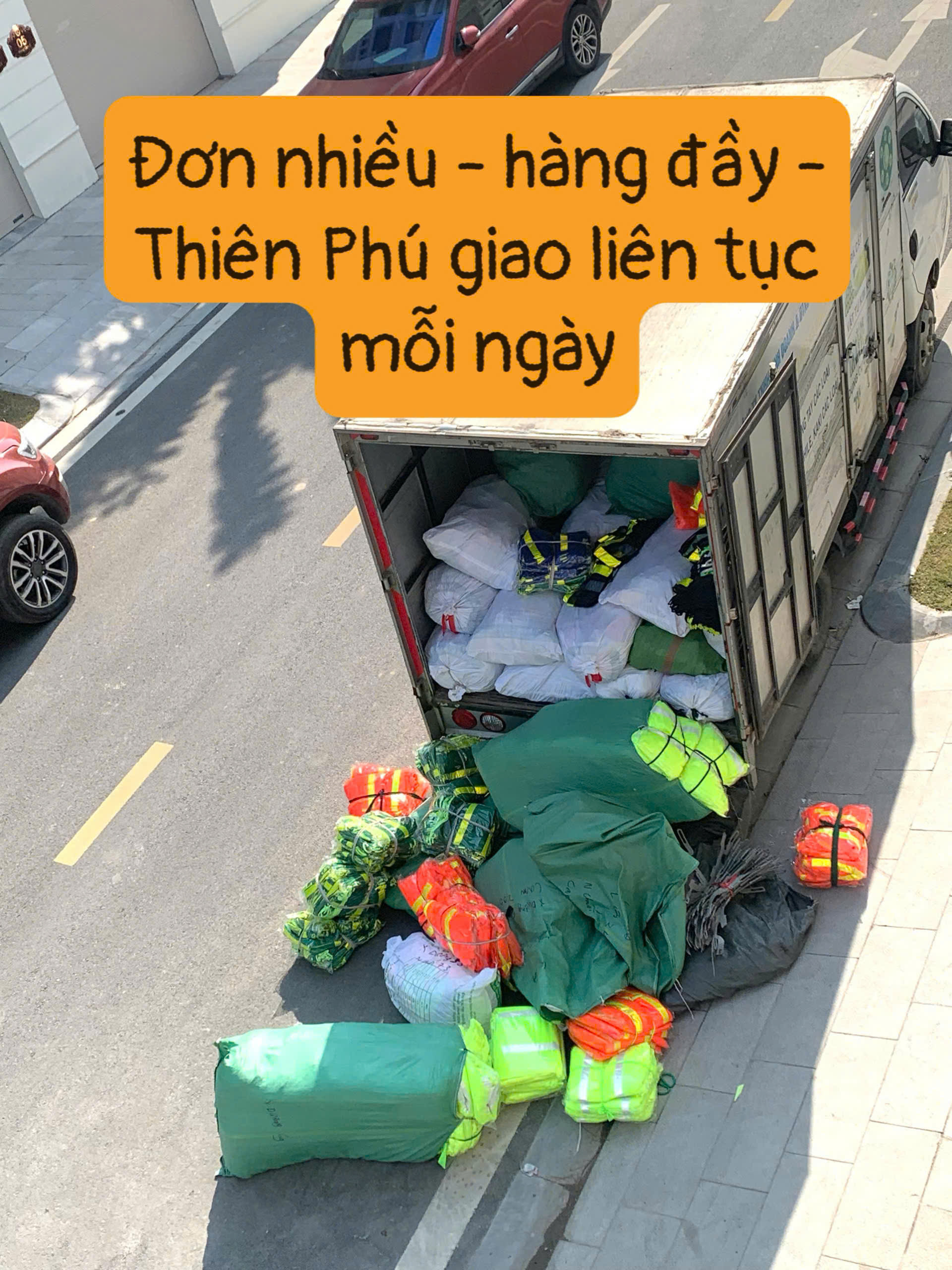 xe-hang-gan-cuoi-tuan-tai-thien-phu-don-nhieu-van-giao-dung-hen