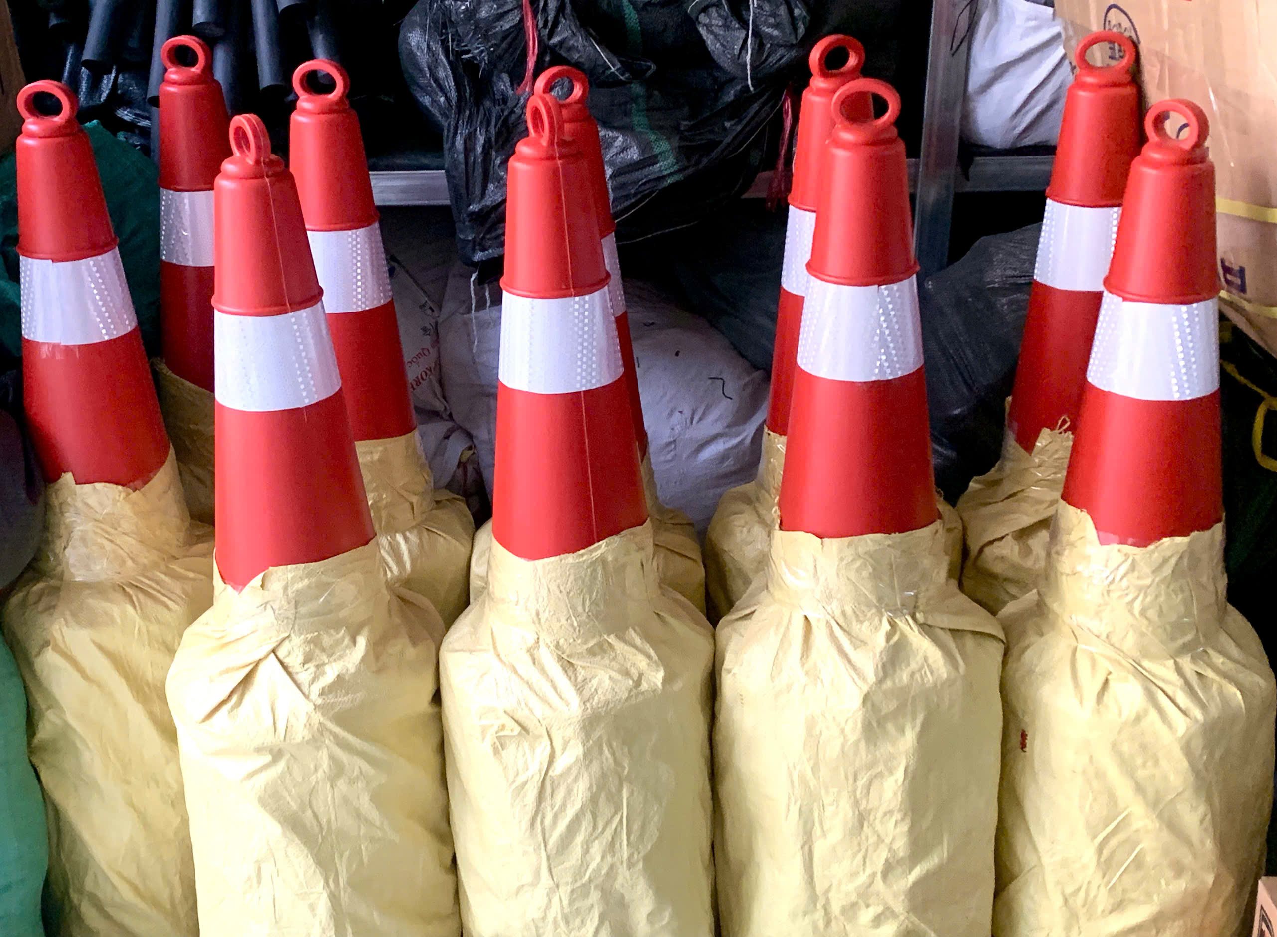 coc-tieu-giao-thong-nhua-deo-san-xuat-truc-tiep-tai-thien-phu-gia-tot-luon-co-sa