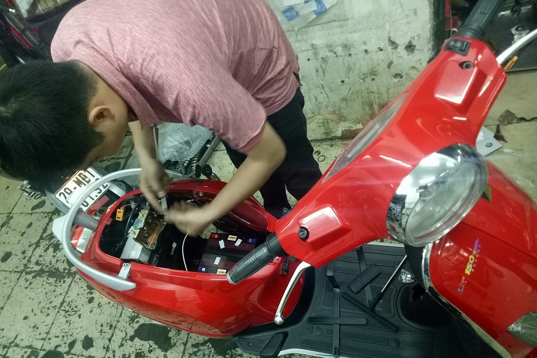 THAY ẮC QUY XE MÁY ĐIỆN VESPA CHÍNH HÃNG TẠI XE ĐIỆN LAN ANH