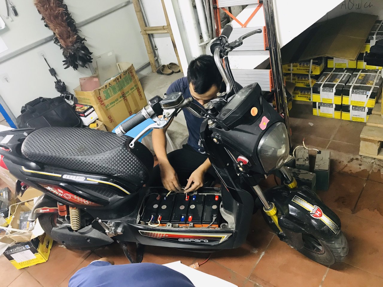 CỬA HÀNG THAY BÌNH ẮC QUY XE ĐẠP ĐIỆN, ẮC QUY XE MÁY ĐIỆN, ẮC QUY XE ĐIỆN MIỄN PHÍ CÔNG THAY THẾ LẮP ĐẶT TẬN NƠI