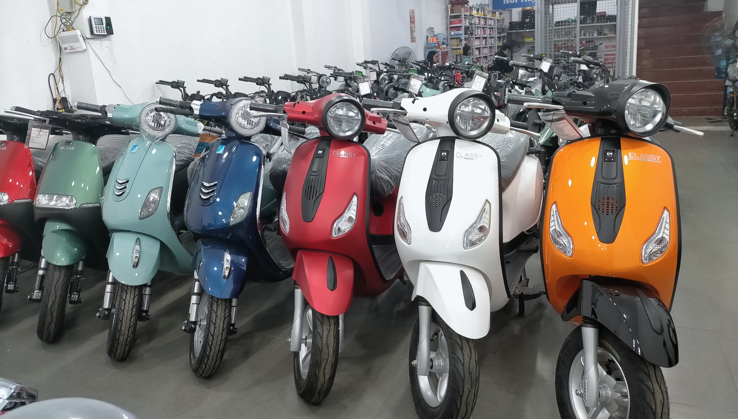 XE ĐIỆN LAN ANH HỖ TRỢ KHÁCH HÀNG MUA TRẢ GÓP XE MÁY ĐIỆN VESPA