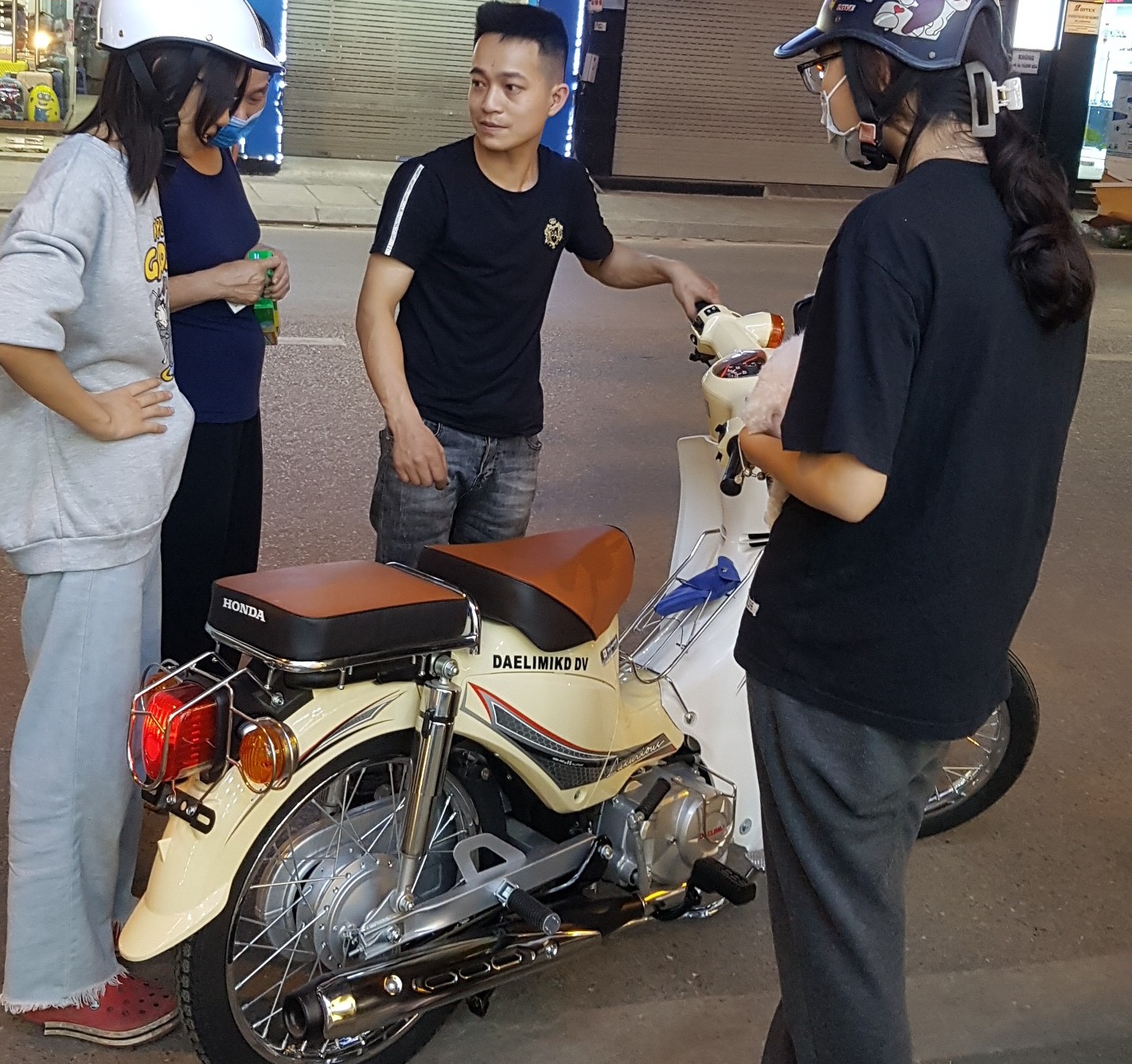 XE CUB 50CC CÓ MÀU NÀO HỢP MỆNH VỚI CÁC TÍN ĐỒ SINH NĂM 2K6