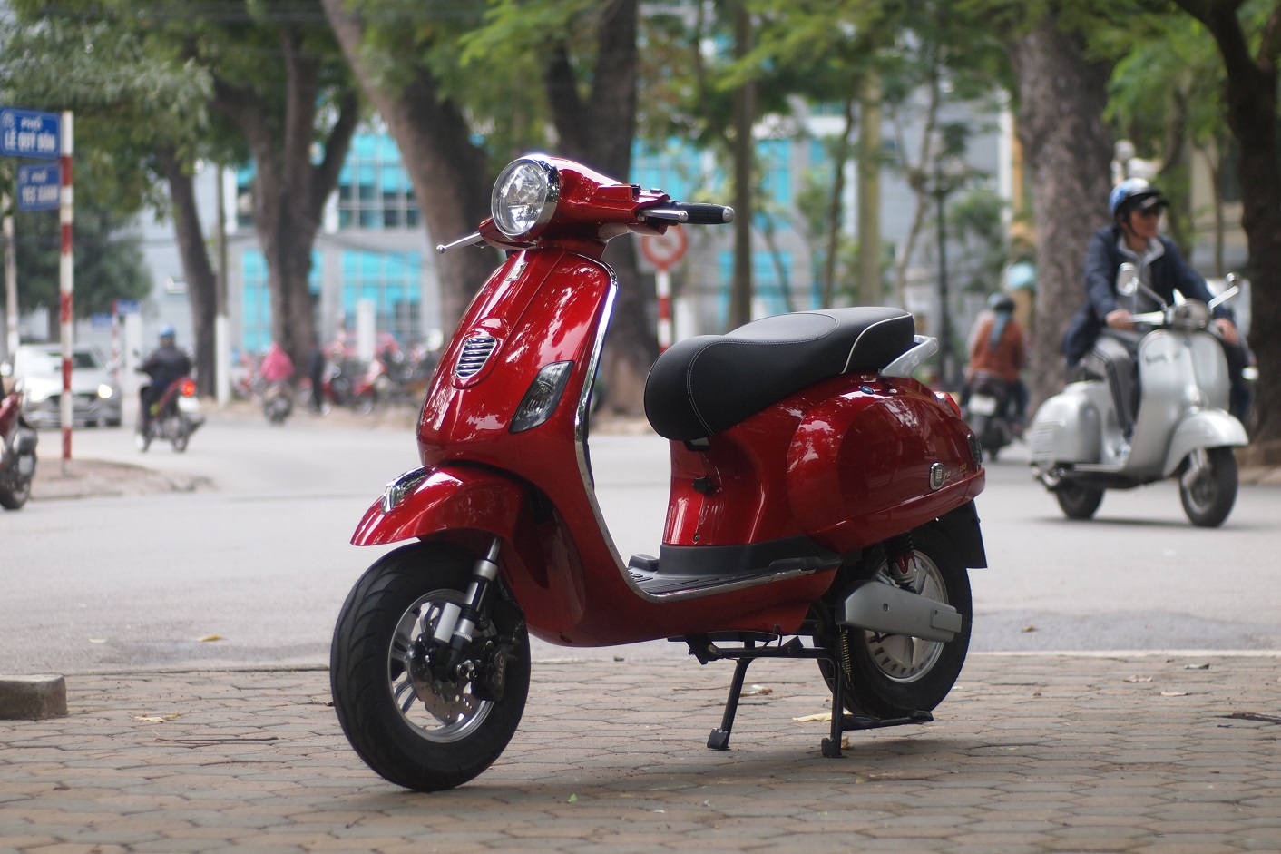 XE MÁY ĐIỆN VESPA LX150 - ĐẲNG CẤP ĐẾN TỪ NGAY THIẾT KẾ