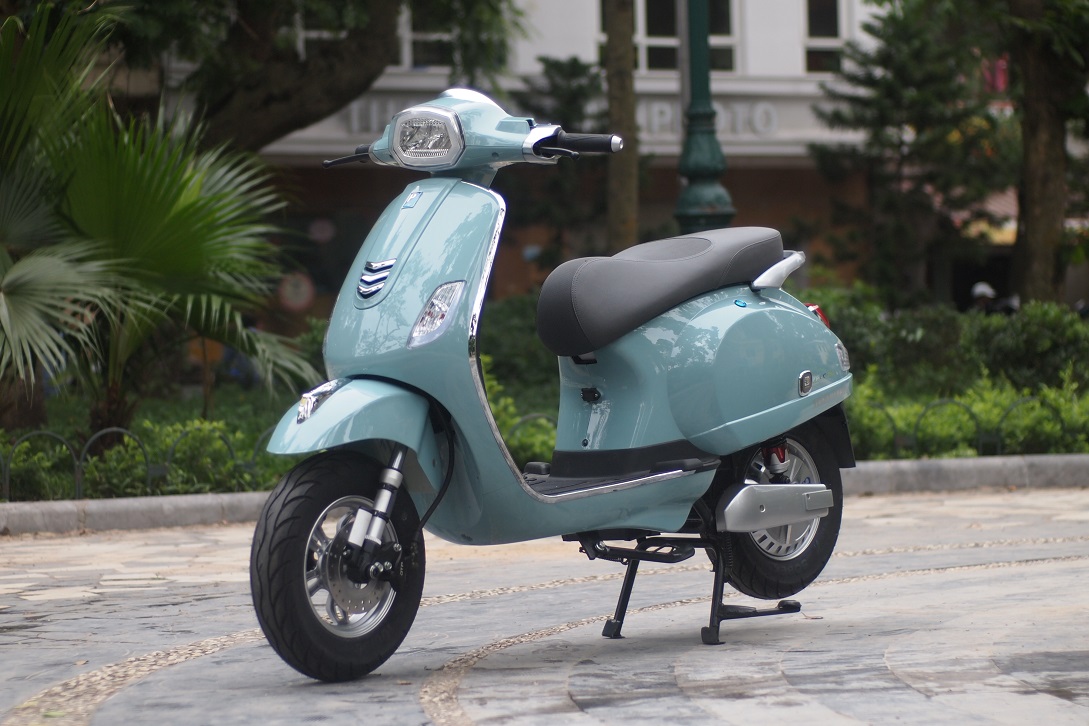 CÁC BẠN SINH NĂM 2005 CHỌN XE ĐIỆN VESPA MÀU GÌ CHO HỢP MỆNH?