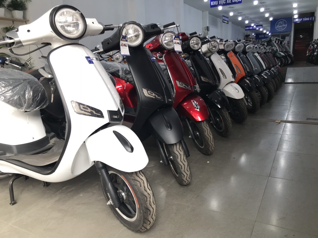 CỬA HÀNG NÀO BÁN  XE MÁY ĐIỆN VESPA NISPA SV UY TÍN TRÊN THÀNH PHỐ HÀ NỘI