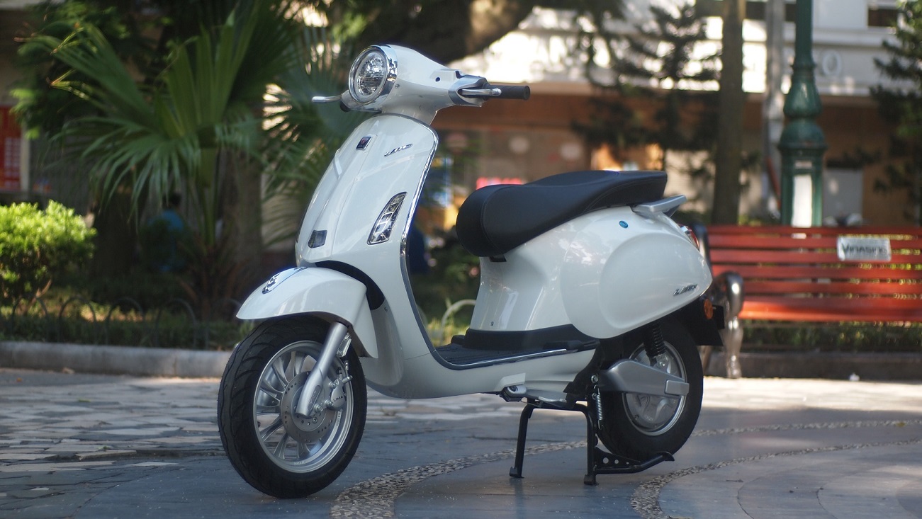 Xe máy điện Vespa Lima trắng