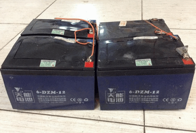 bộ bình ắc quy dùng cho xe đạp điện Nijia bị biến dạng 