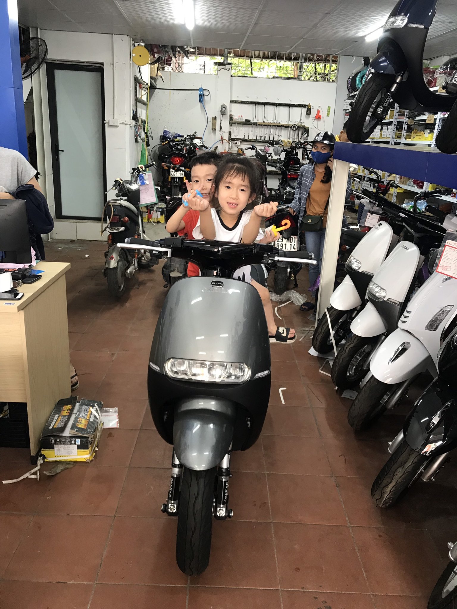 Xe máy điện gogoro Osakar