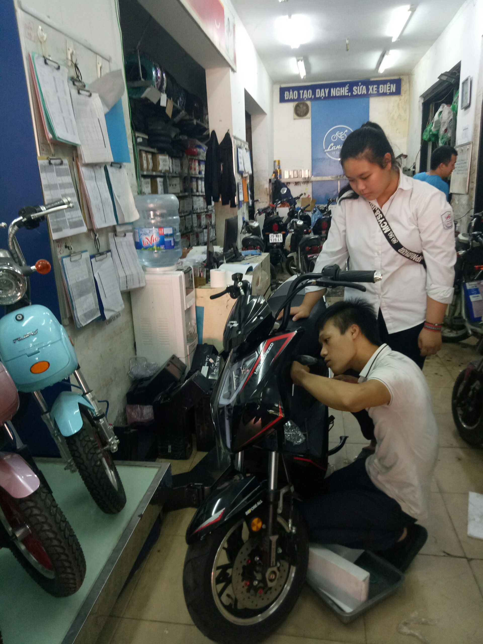 dịch vụ thay thế ắc quy tại Xe Điện Lan Anh