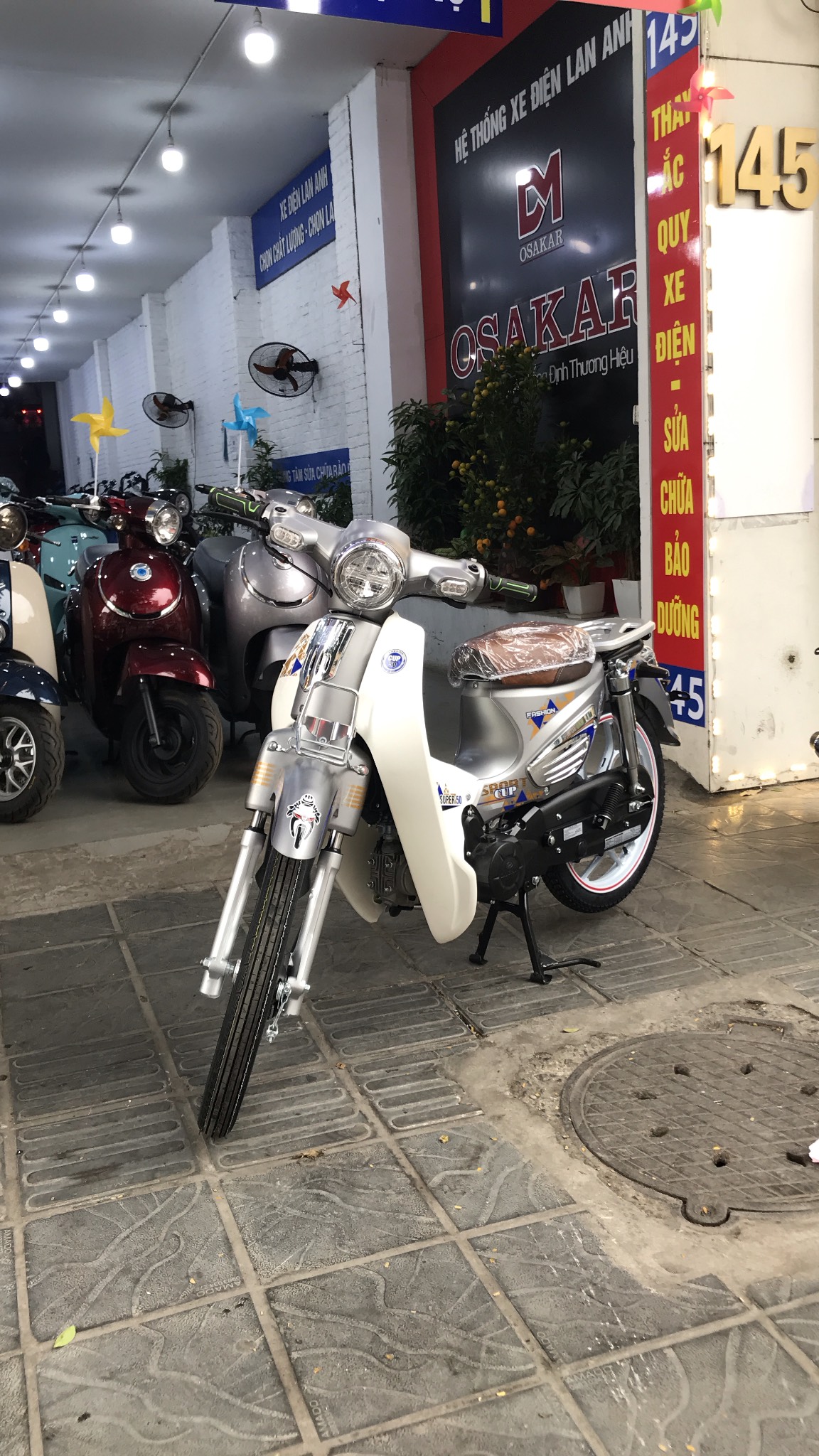 cub 50 Lifan màu xi măng tại 145 Bạch Mai