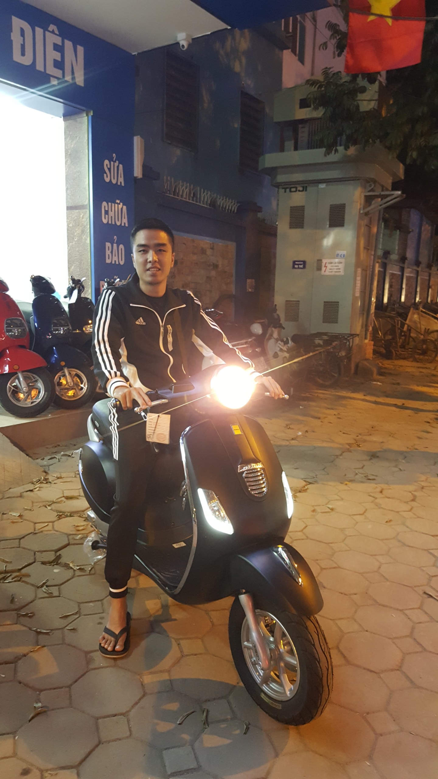 Xe máy điện Vespa Latina S