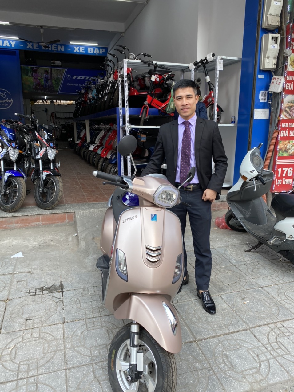 Xe máy điện Vespa LX150