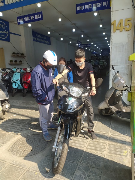 Học sinh đi xe Wave 50cc