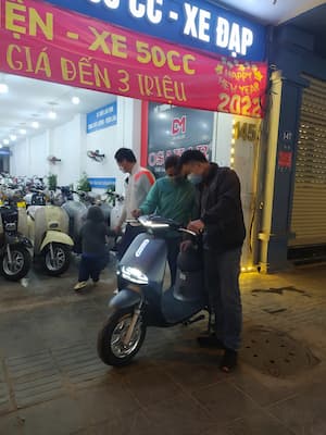 Khách hàng mua xe máy điện DK New 2022 Gogoro