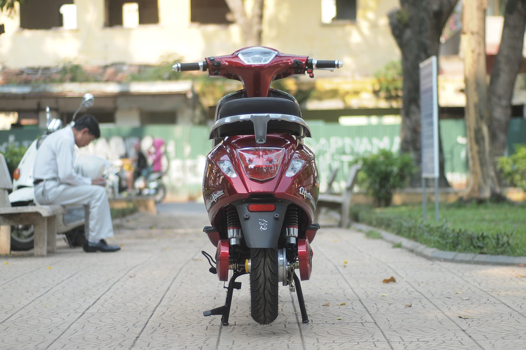 Xe máy điện Vespa Nioshima 2018