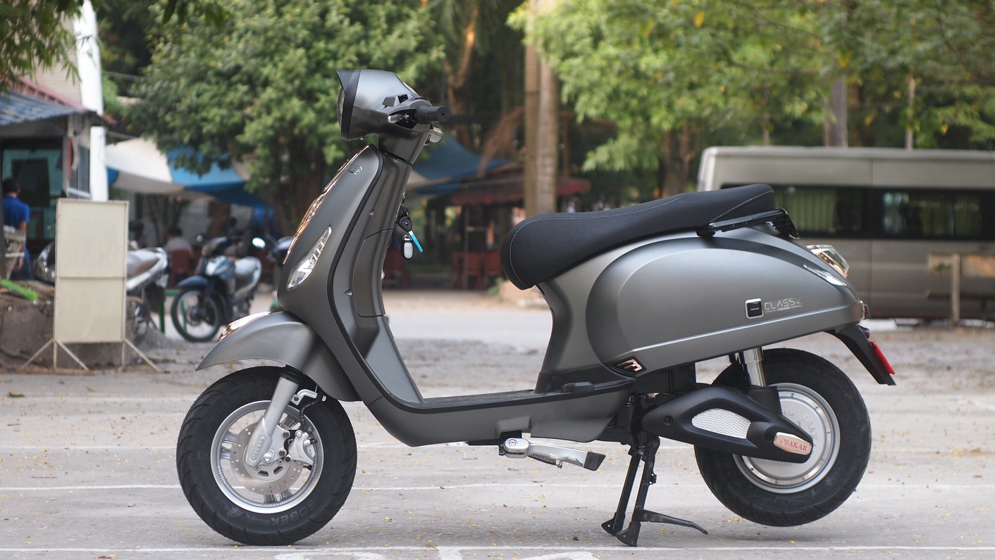 Mặt ngang xe máy điện Vespa Classy