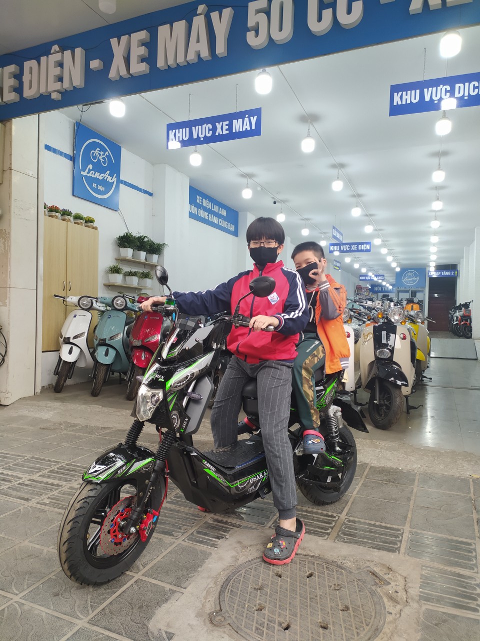 xe máy điện xmen đen xanh lá