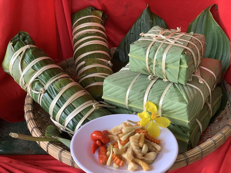 🌿 Ý Nghĩa Của Bánh Chưng, Bánh Tét Trong Ngày Tết Việt Nam